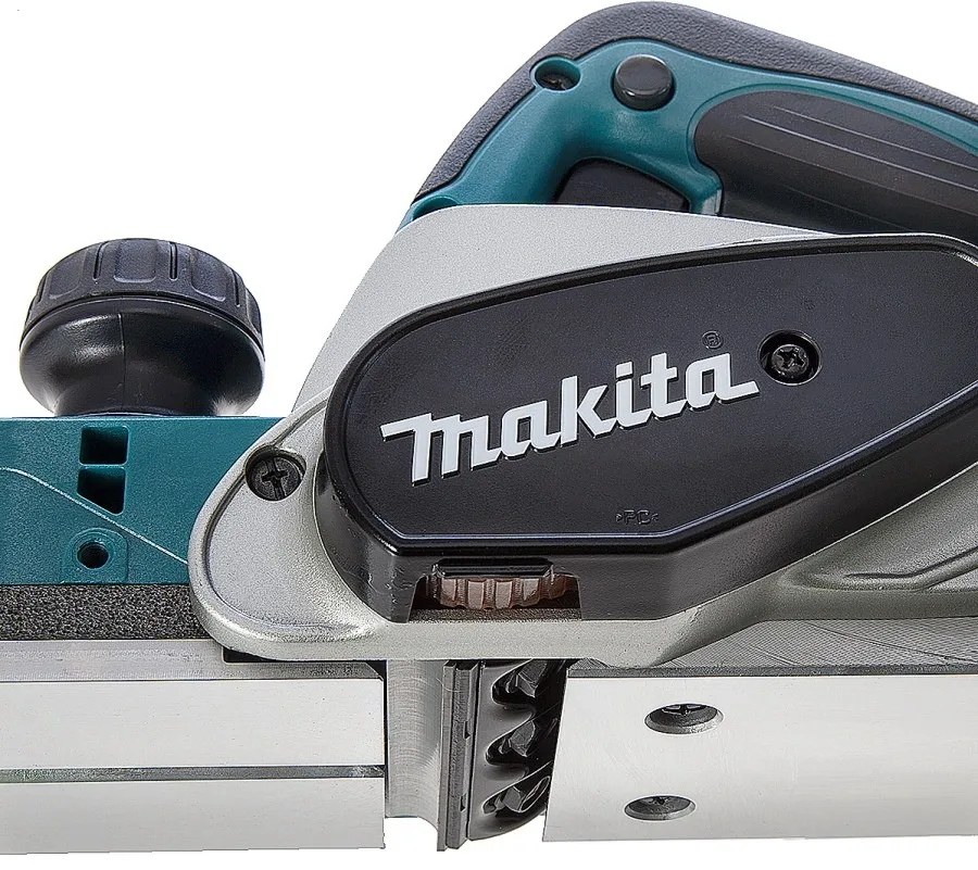 Рубанок Makita KP0800, 620 Вт, ширина стругання 82 мм, глибина обробки до 2.5 мм, вага 2.6 кг.