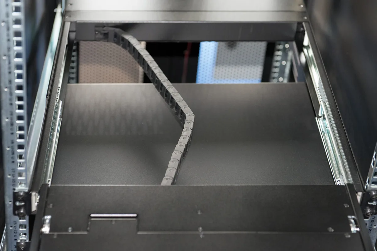 Консоль DIGITUS Modular 19" TFT, 16 port KVM, US keyboard, чорна