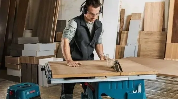 Розпилювальний стіл Bosch Professional GTS 254, 1800 Вт, диск 254 мм, 4300 об/хв, вага 24 кг.