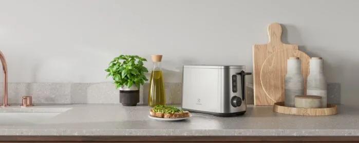 Тостер Electrolux 800Вт з LED-дисплеєм, металевий корпус.