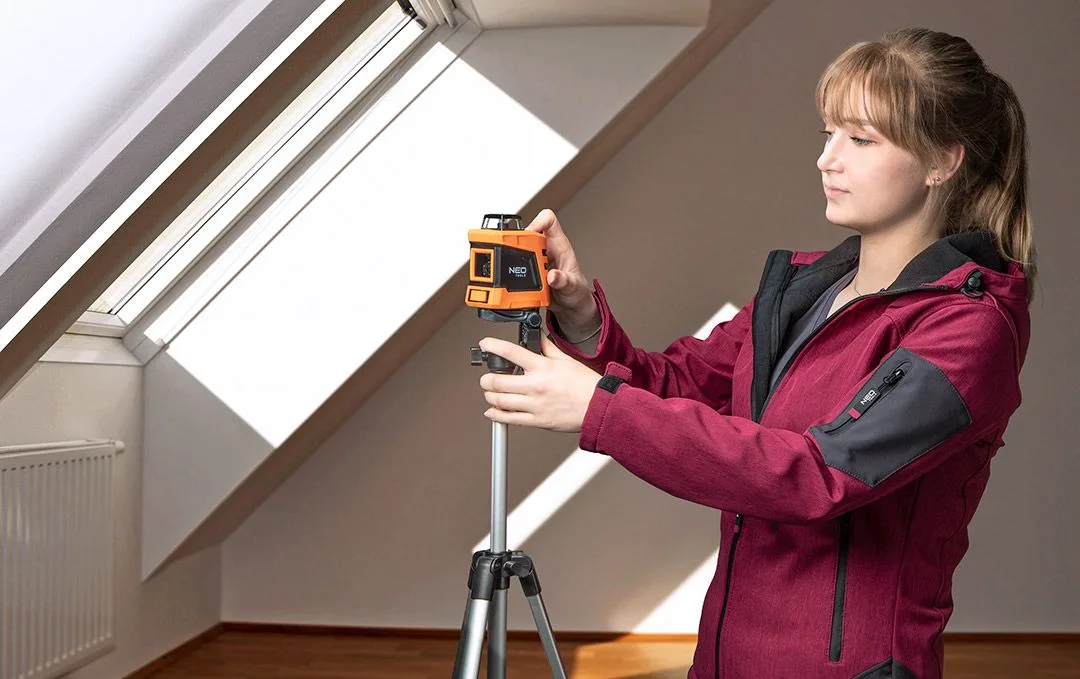 Лазерний рівень Neo Tools до 15м ±0.03мм/м червоний промінь 360° вертикальний з кейсом та штативом 1.5м IP5.