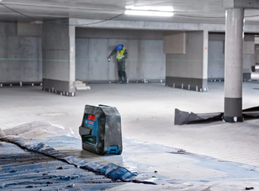 Нівелір лазерний Bosch Professional до 15м зелений промінь з штативом для будівництва та ремонту