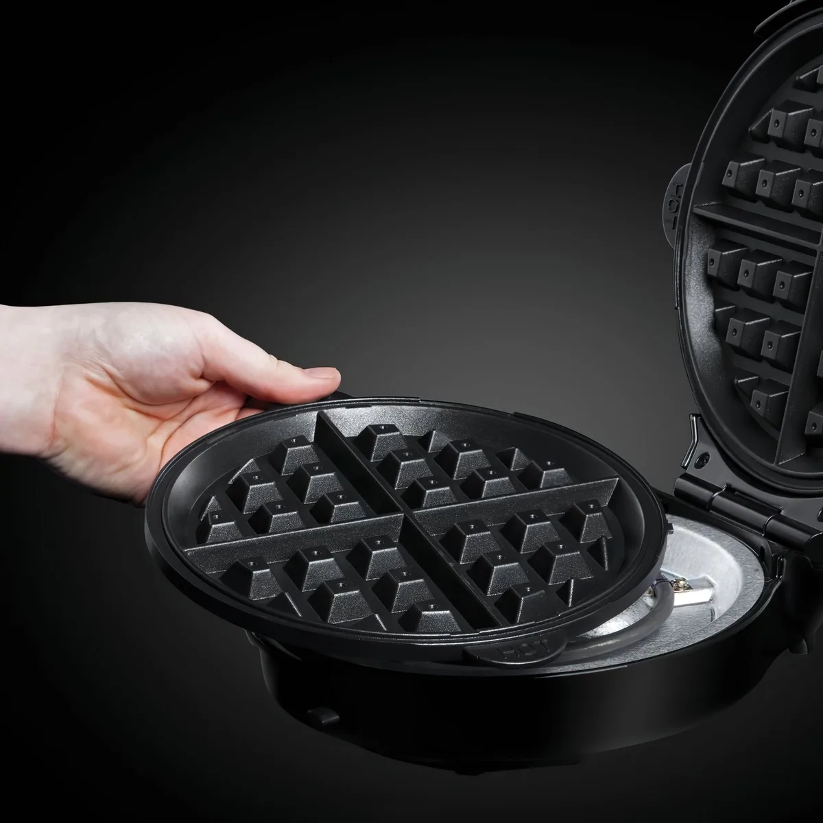 Мультимейкер Russell Hobbs Fiesta 950Вт, алюмінієвий, з 3 пластинами, корпус з нержавіючої сталі та пластику, бордового кольору.