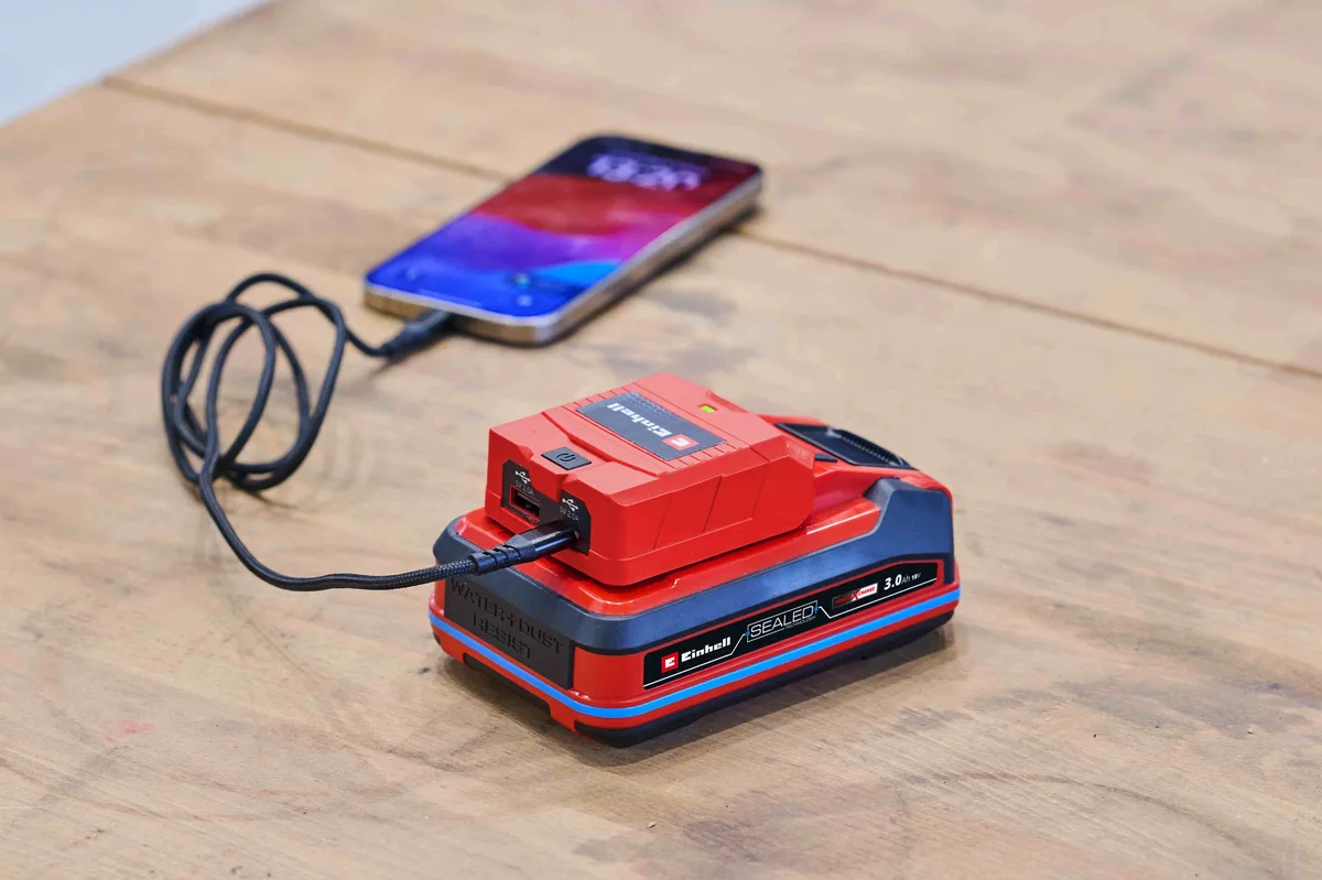 Зарядний пристрій USB акумуляторний Einhell TC-CP 18 Li USB A/C для смартфонів та планшетів адаптер живлення 2 А