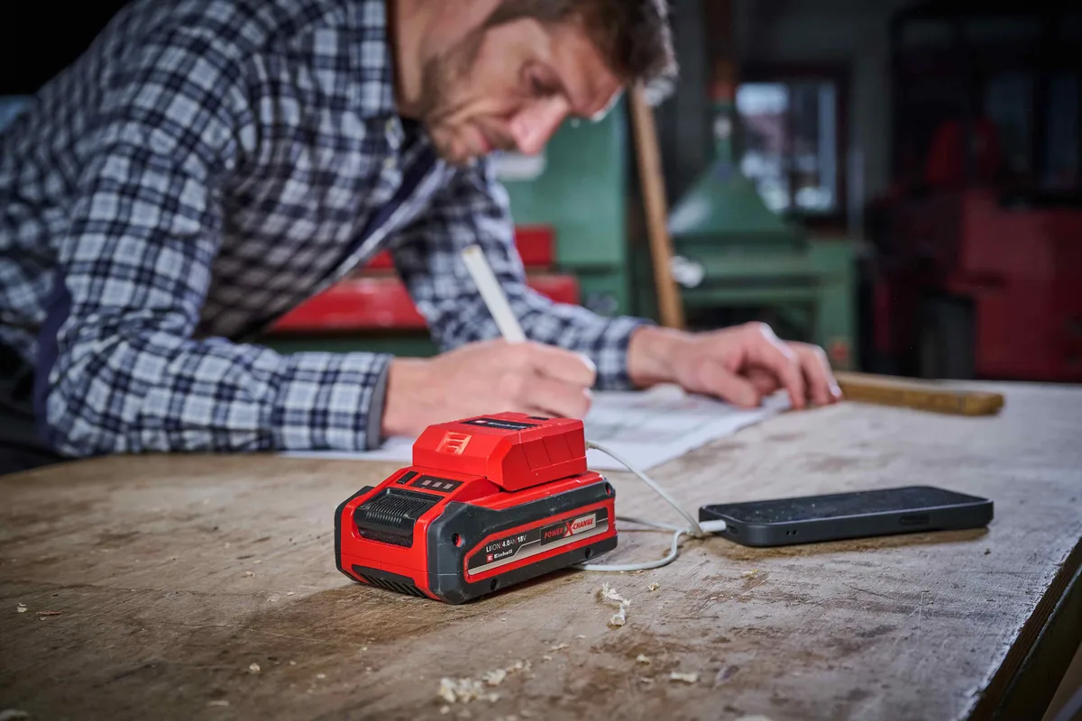 Зарядний пристрій USB акумуляторний Einhell TC-CP 18 Li USB A/C для смартфонів та планшетів адаптер живлення 2 А