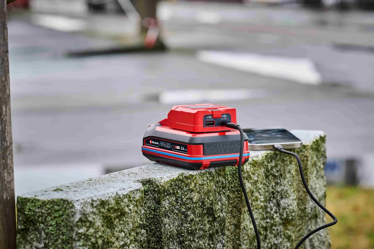 Зарядний пристрій USB акумуляторний Einhell TC-CP 18 Li USB A/C для смартфонів та планшетів адаптер живлення 2 А