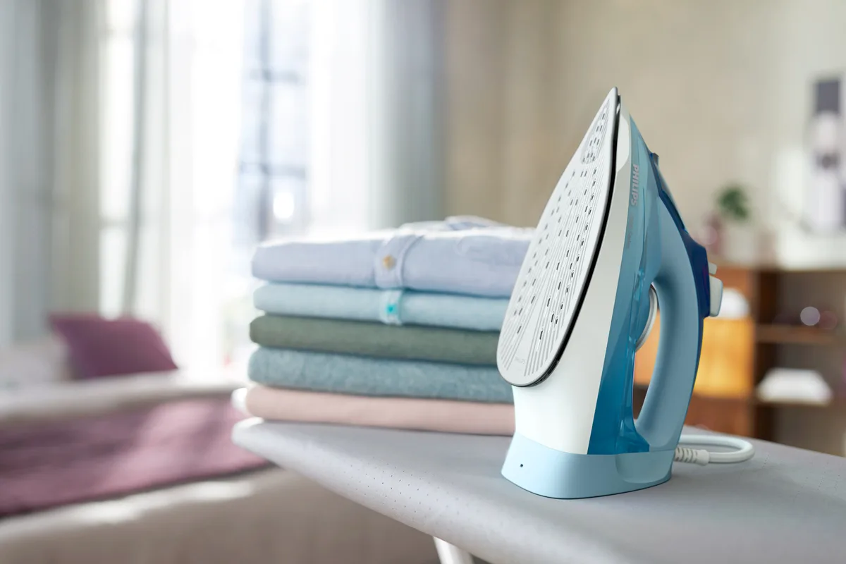 Праска з подачею пари Philips 2400 Вт біла блакитна SteamGlide 320 мл
