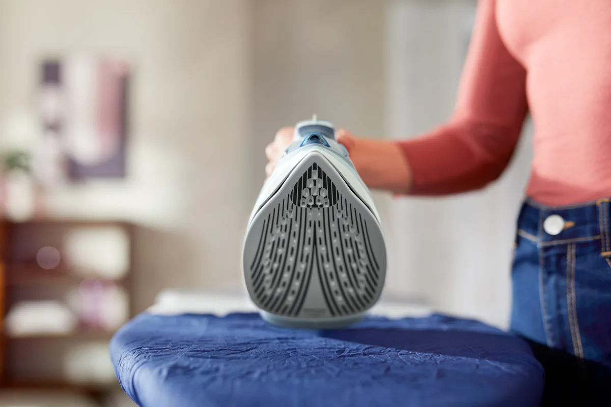 Праска з подачею пари Philips 2400 Вт біла блакитна SteamGlide 320 мл