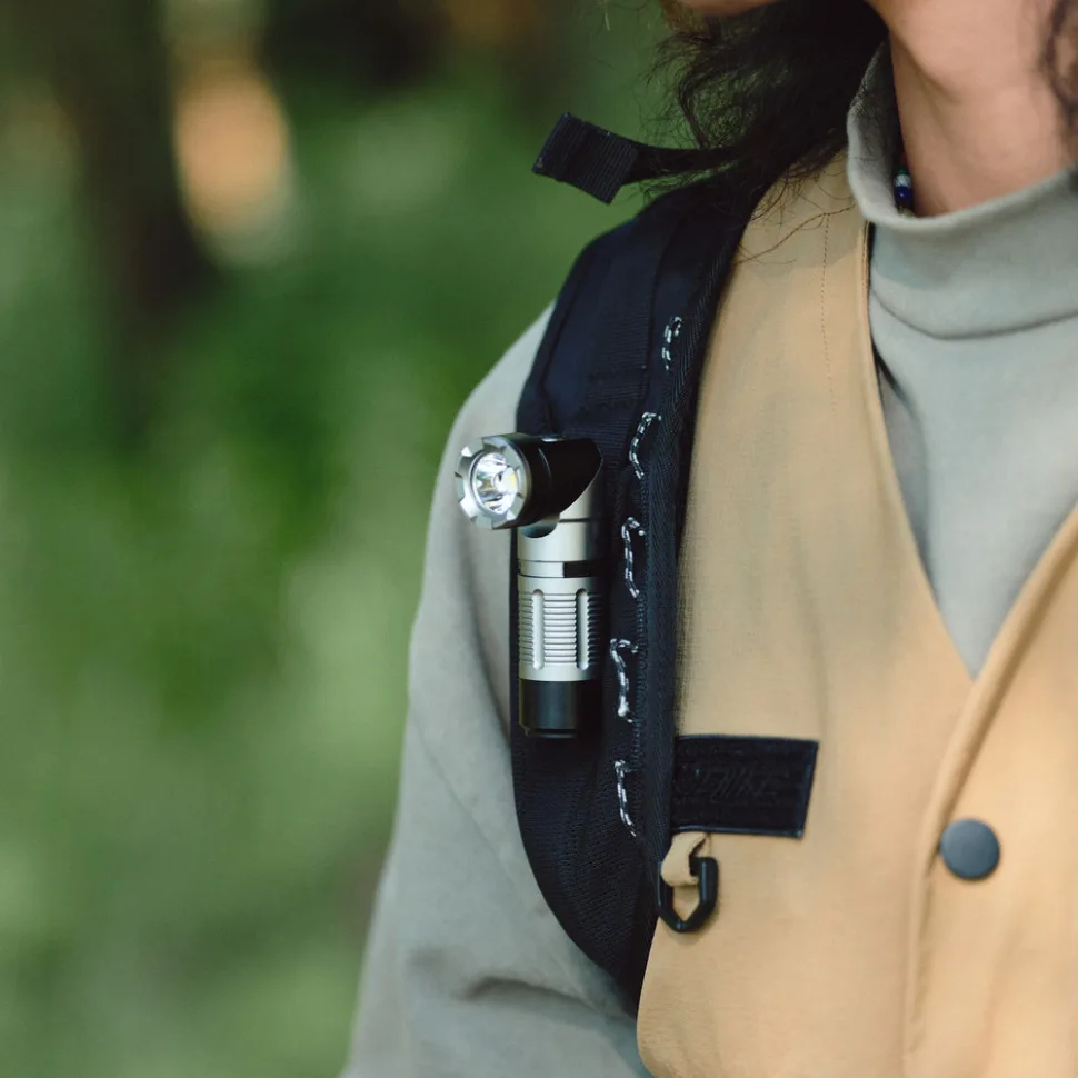 Ліхтар Naturehike алюмінієвий 25х30х99 мм чорно-сірий з кліпсою та магнітом
