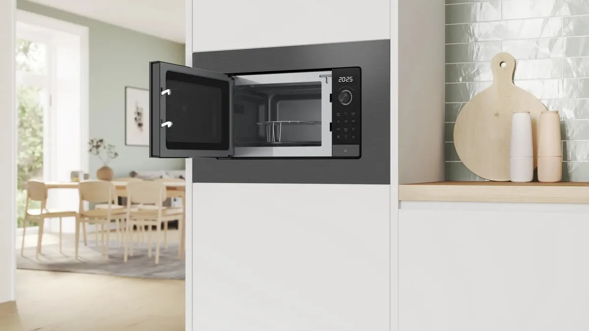 Встроенная микроволновка Bosch, 20 л, электронное управление, 800 Вт, дисплей, черный из нержавеющей стали