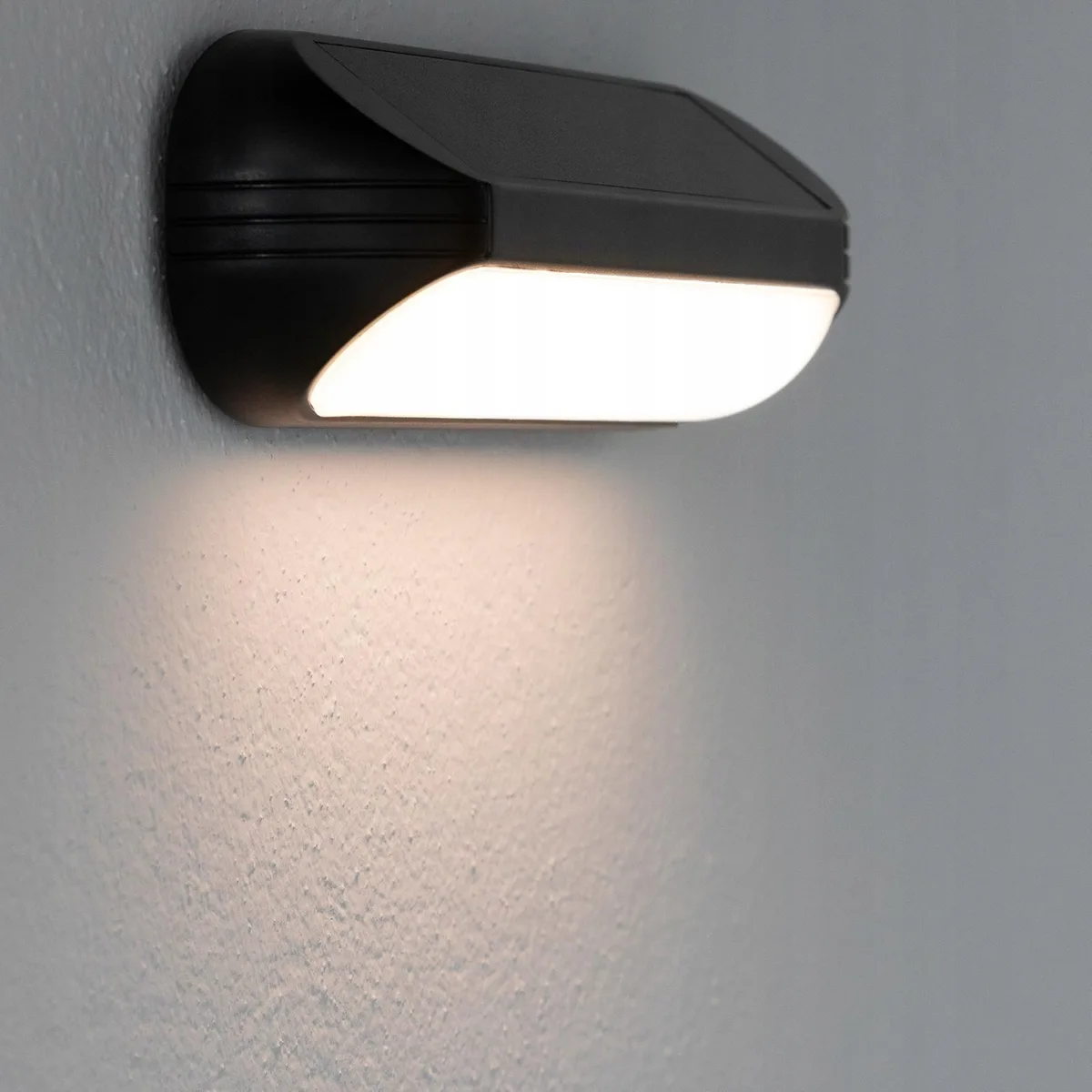 Сонячний світильник LumiLED пластик чорний 15,9х5х3,5 см RGBW з датчиком сутінків