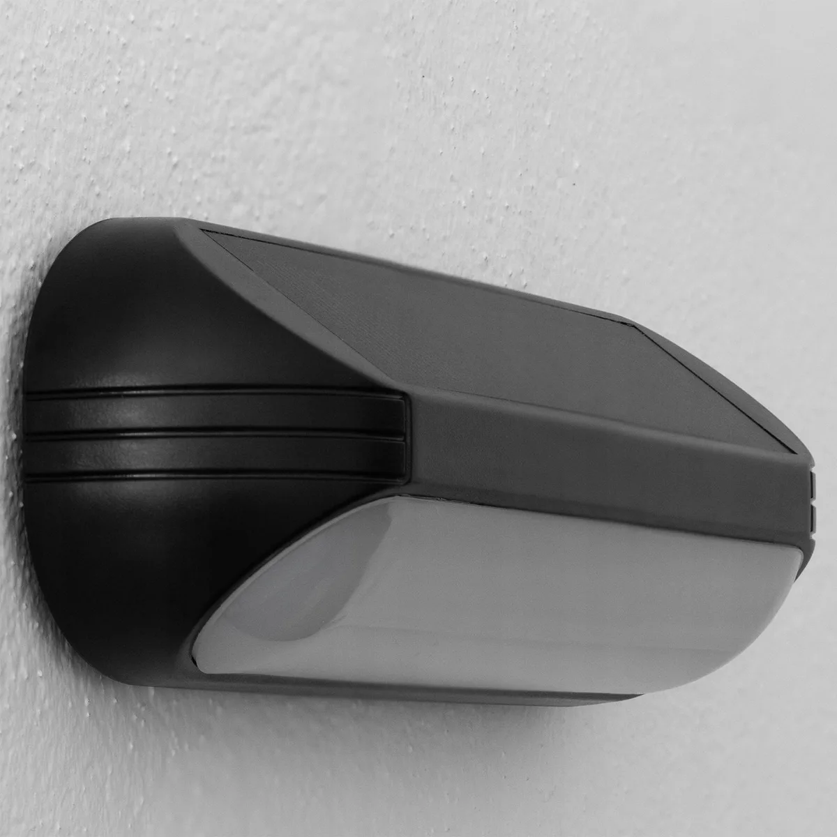 Сонячний світильник LumiLED пластик чорний 15,9х5х3,5 см RGBW з датчиком сутінків