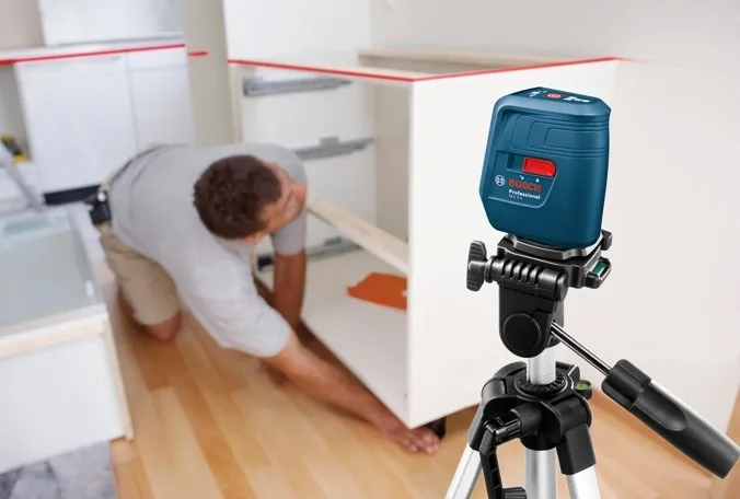 Лазерний рівень Bosch Professional GLL 3 X до 15м з точністю ±0.5мм/м, червоний промінь, вага 0.5кг.