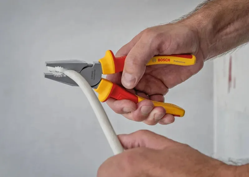 Комбіновані плоскогубці Bosch Professional, 180 мм, із захистом VDE.