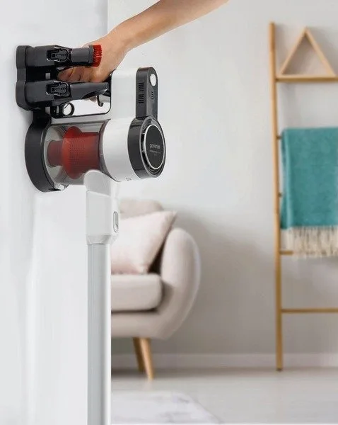 Безпровідний пилосос Gorenje, потужність 121 Вт, об'єм контейнера 0,5 л, автономна робота до 45 хв, вага 2,5 кг, фільтр HEPA, 2 на