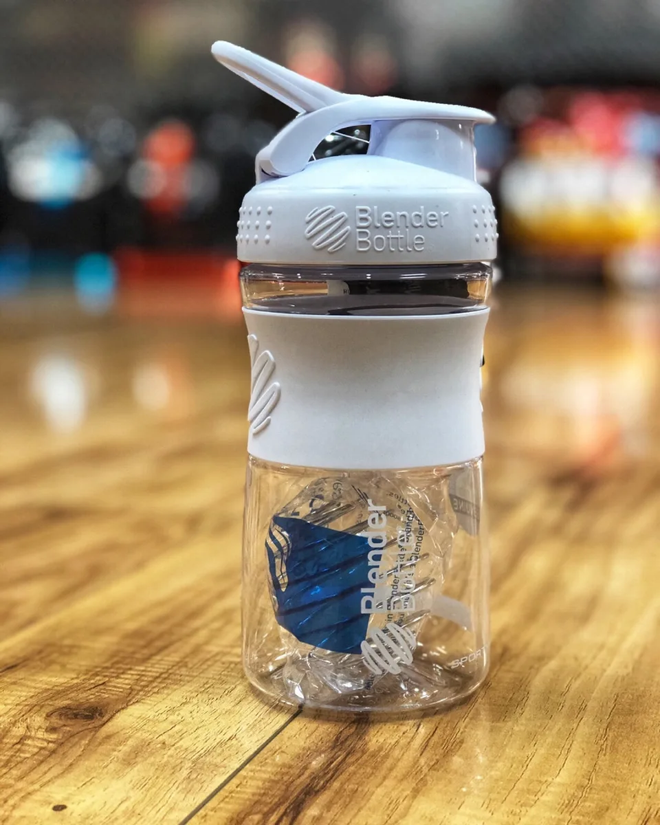 Шейкер спортивний BlenderBottle Tritan 590 мл Білий
