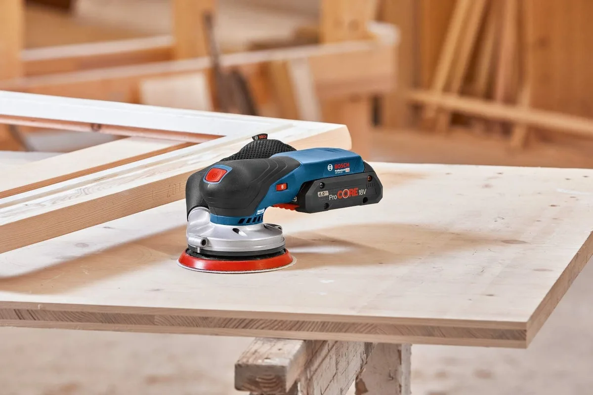 Шліфмашина ексцентрикова акумуляторна Bosch 125 мм 18 В для шліфування поверхонь бездротова легка 1.6 кг