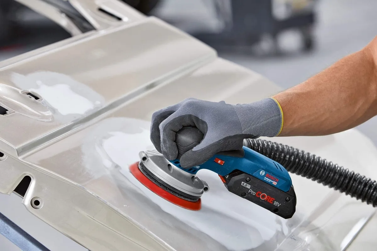 Шліфмашина ексцентрикова акумуляторна Bosch 125 мм 18 В для шліфування поверхонь бездротова легка 1.6 кг