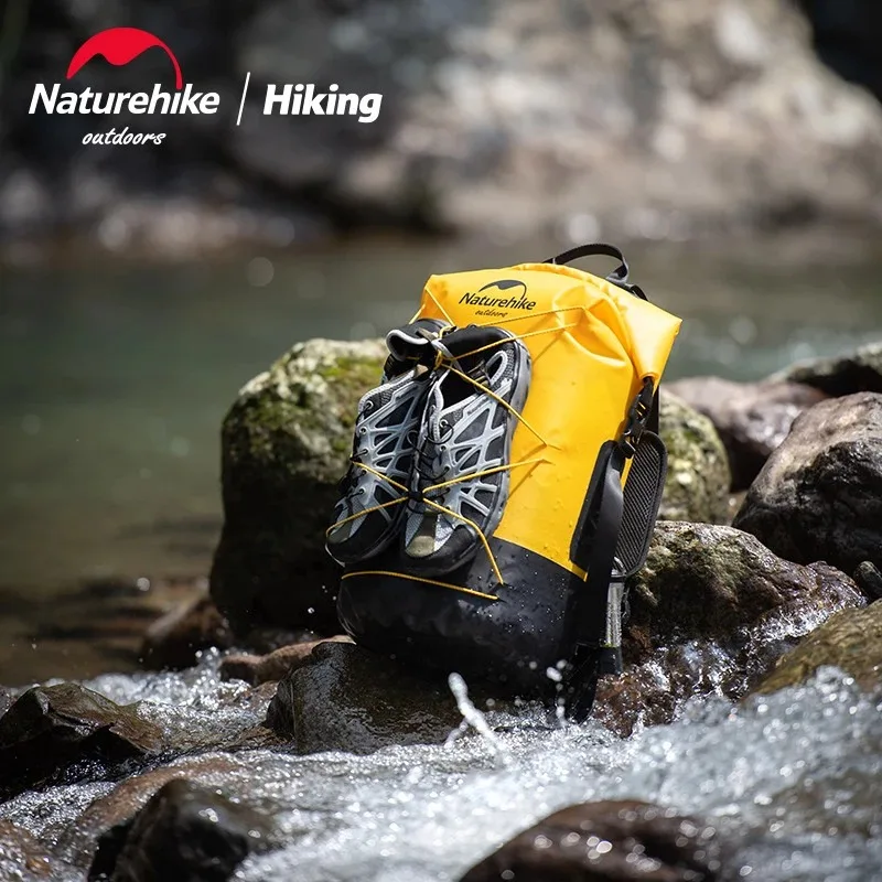 Водонепроникний рюкзак Naturehike нейлон 30л бежевий 42х67 см