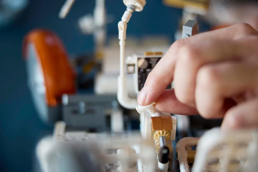 Конструктор LEGO Technic Місячний автомобіль 18+ різнокольоровий