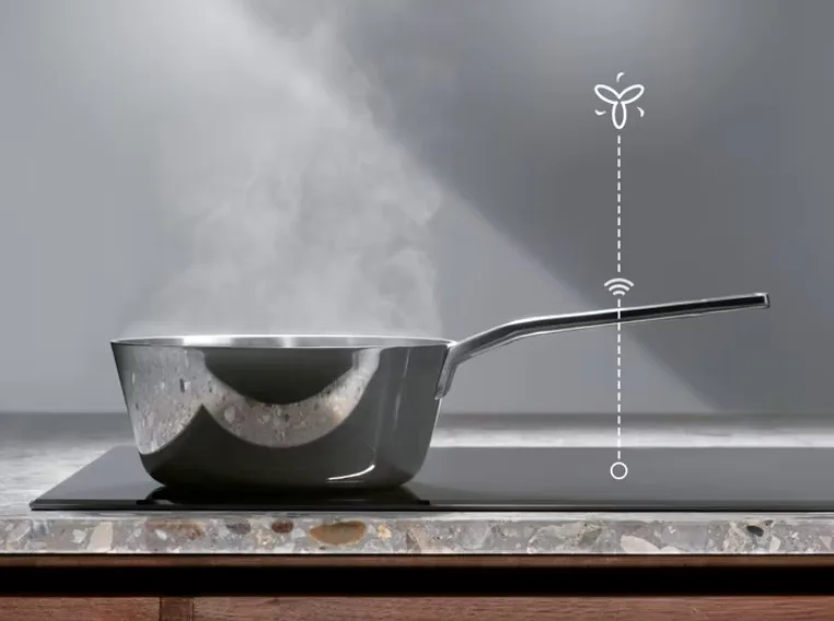 Варочная поверхность Electrolux индукционная 71см черная с расширенной зоной для приготовления пищи и функцией Bridge