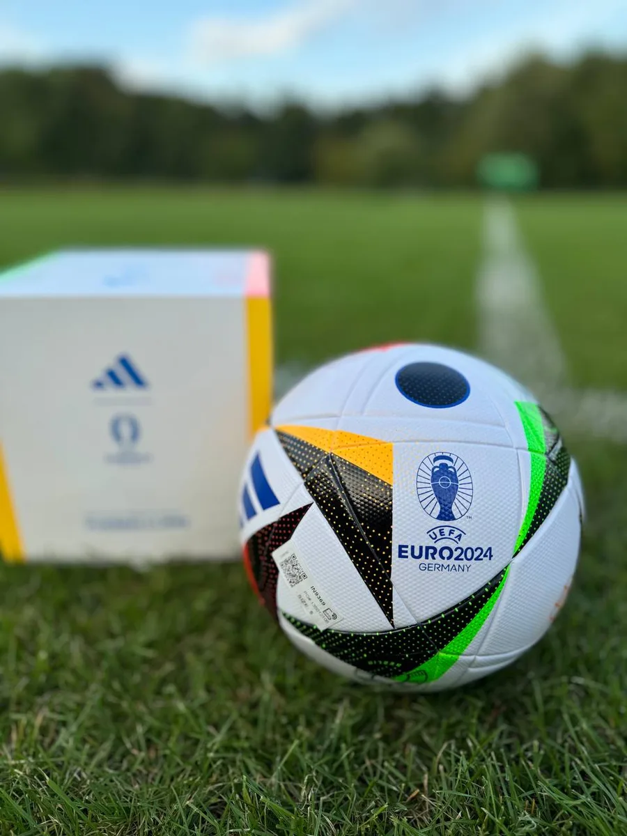 Футбольний м'яч Adidas поліуретан розмір 5 Multi-Color