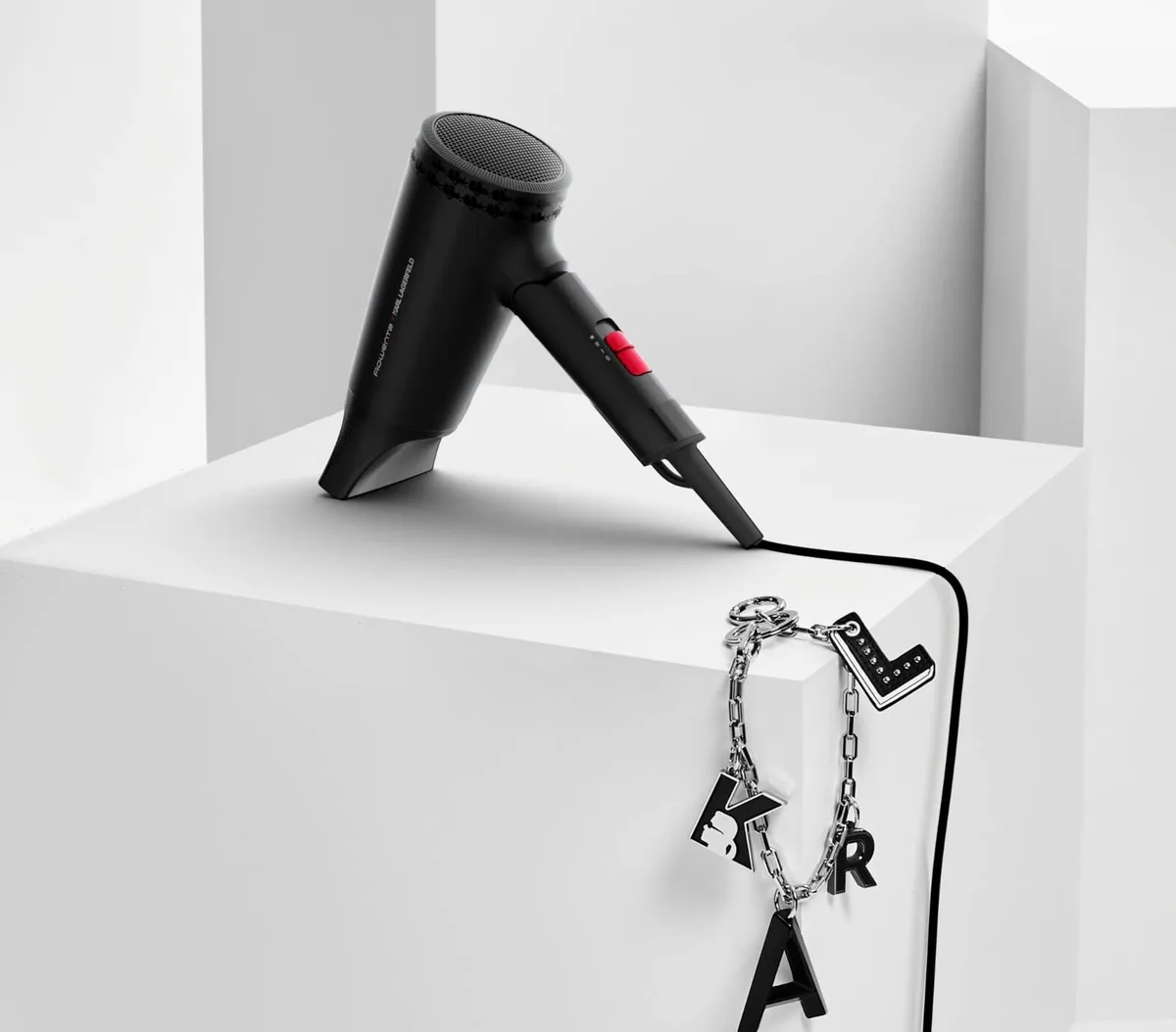 Фен Rowenta Karl Lagerfeld Travel Style, 1600 Вт, 2 швидкості, холодний обдув, складана ручка, чорний.