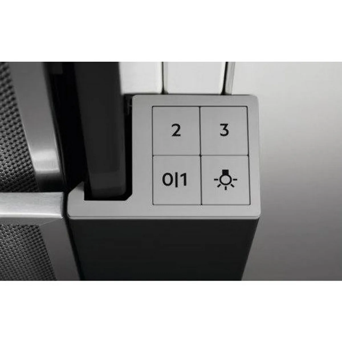 Телескопічна витяжка Electrolux, 59 см, продуктивність 410 м3/год, чорного кольору.