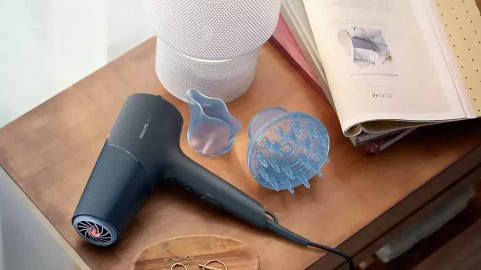 Фен Philips 5000 Series, 2300Вт, 3 скорости, диффузор, ионизация, холодный обдув, темно-синий