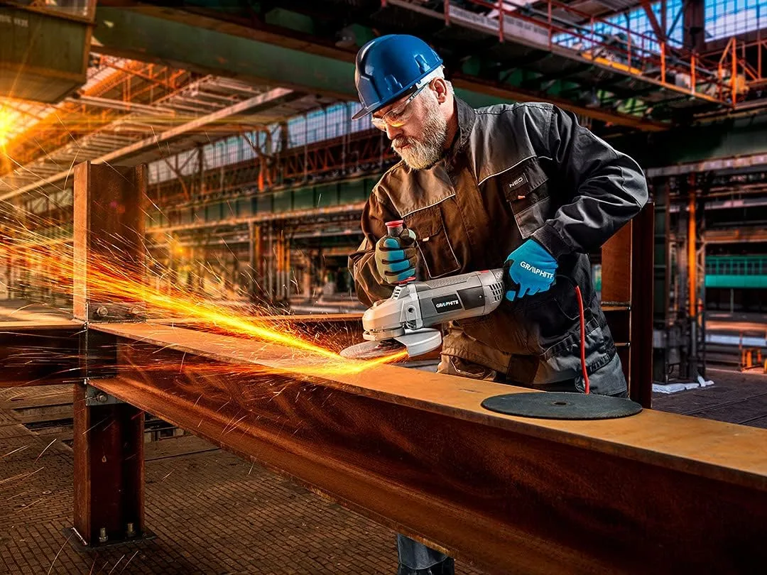 Кутова шліфувальна машина GRAPHITE 230 мм, 2350 Вт, 6500 об/хв, вага 4.85 кг.