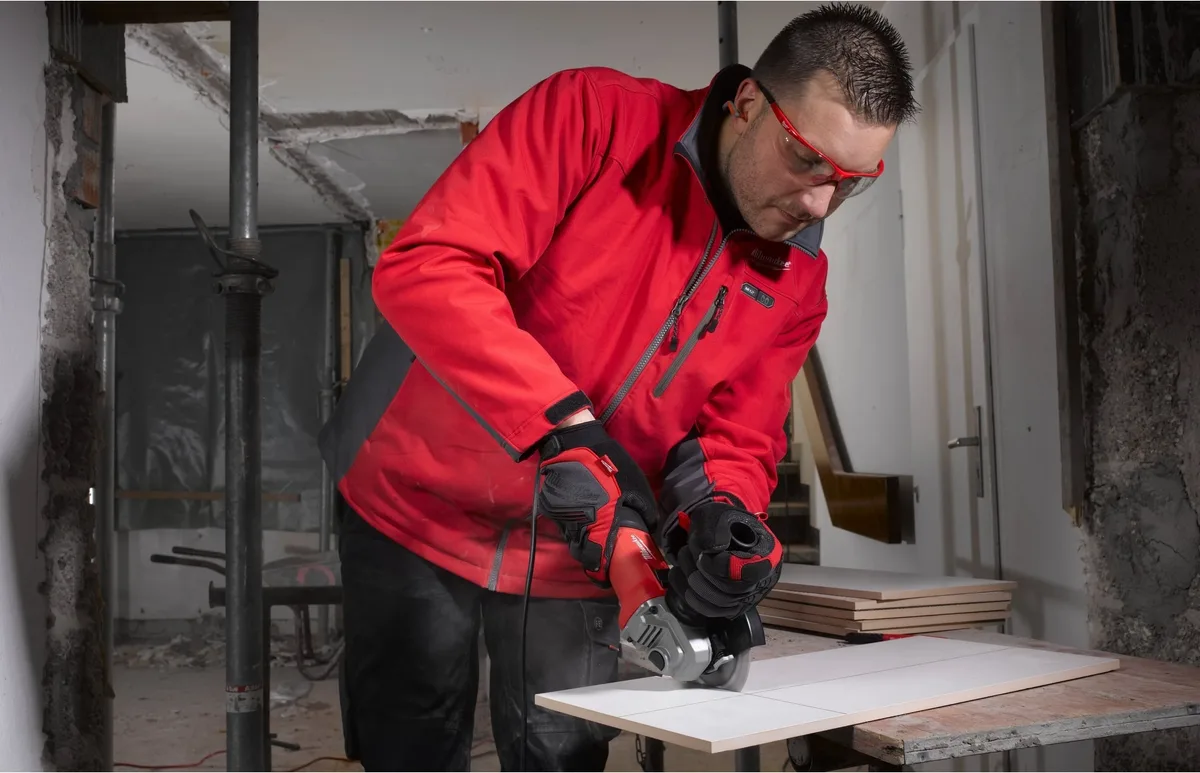 Кутова шліфувальна машина Milwaukee AG 800-125EK, 125 мм, 800 Вт, 11500 об/хв, 2 кг.