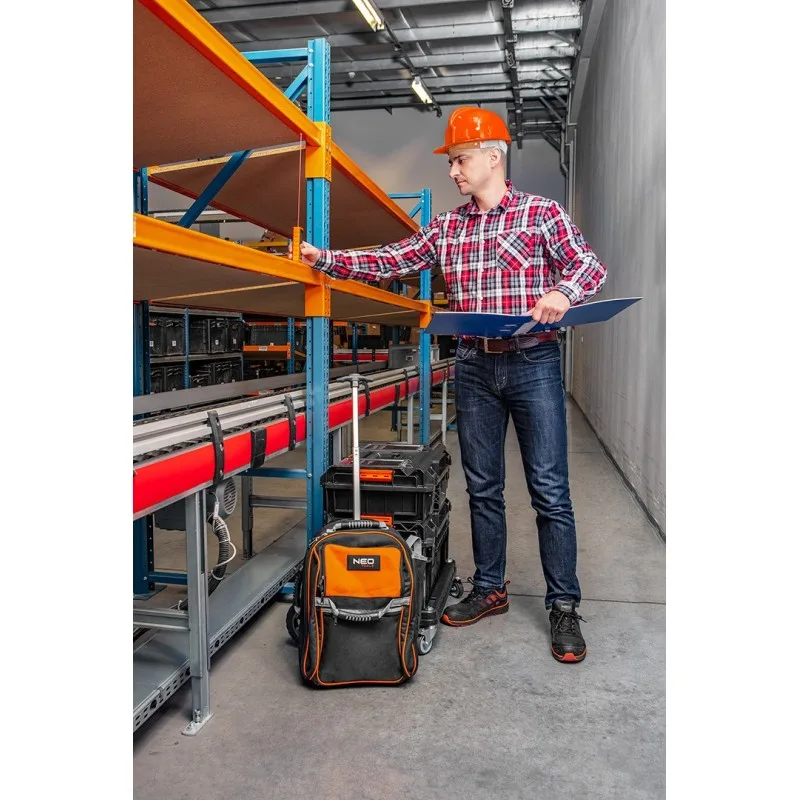 Захисна каска Neo Tools, виготовлена з поліпропілену HDPE, з регульованою пряжкою, помаранчевого кольору.