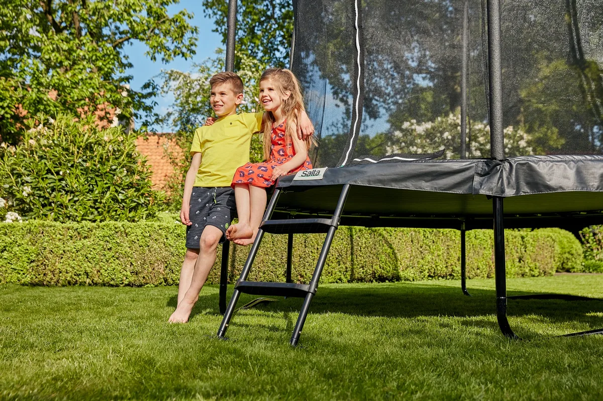 Батут Salta Comfort Series круглий, 366 см, чорного кольору.