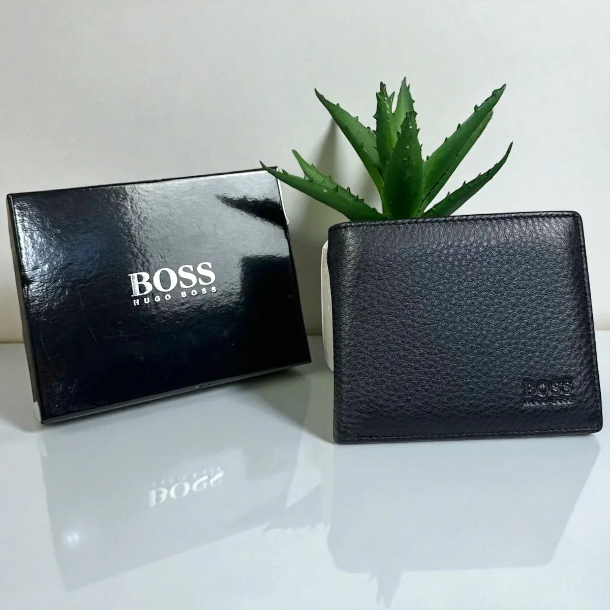 Чоловічий шкіряний гаманець Hugo Boss чорний натуральна шкіра 12х10х1,5 см