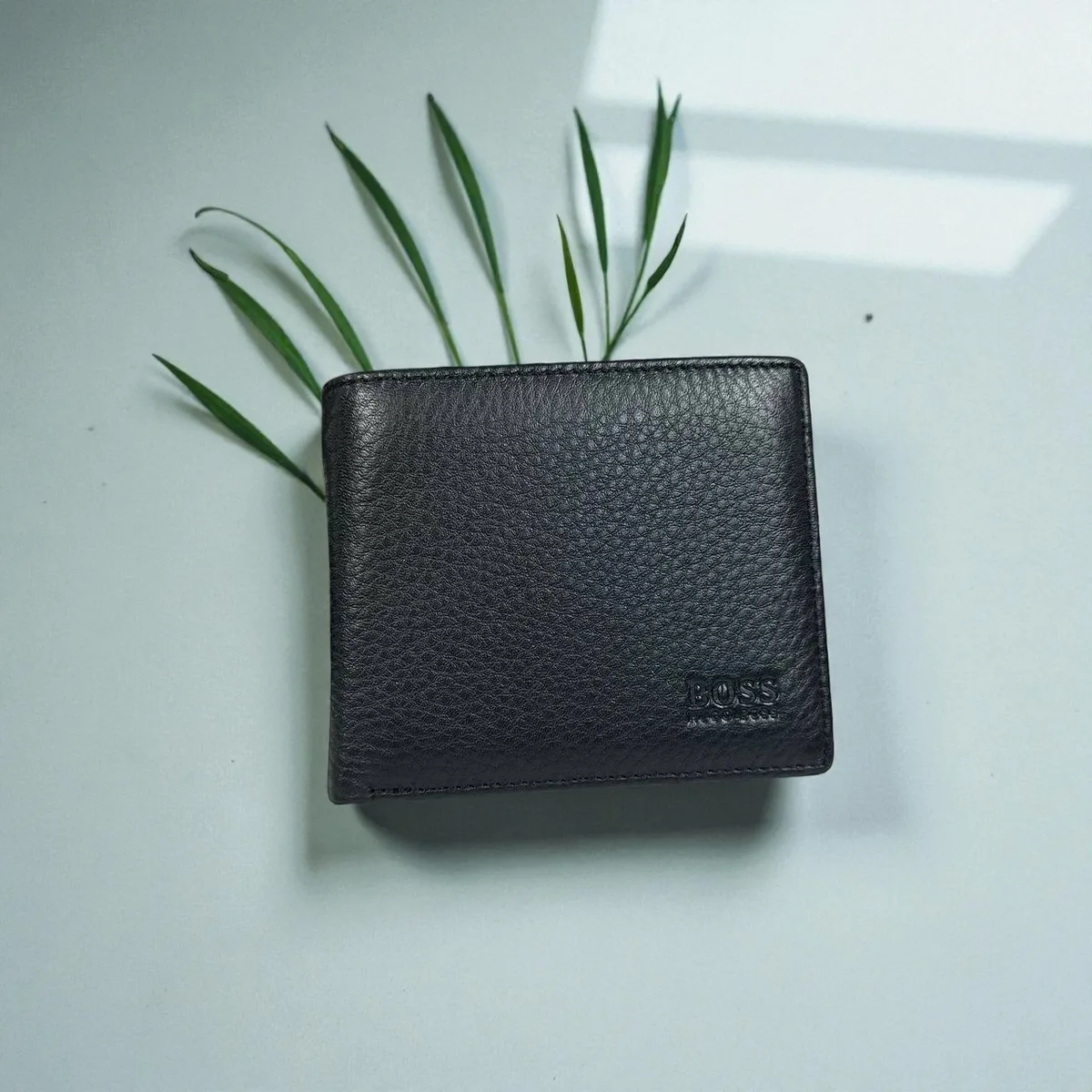 Чоловічий шкіряний гаманець Hugo Boss чорний натуральна шкіра 12х10х1,5 см
