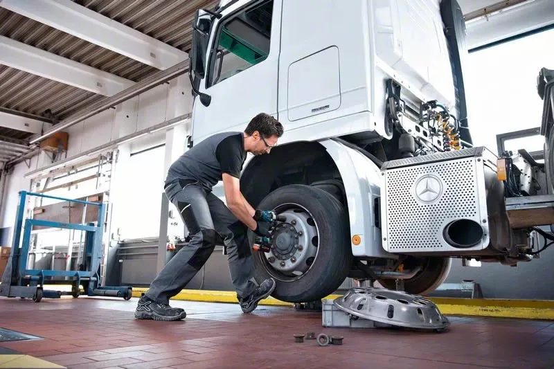 Акумуляторний ударний гвинтоверт Bosch Professional GDS 18V-1000, 18В, 1000Нм, 1750об/хв, 2.9кг (без батареї та зарядного пристрою