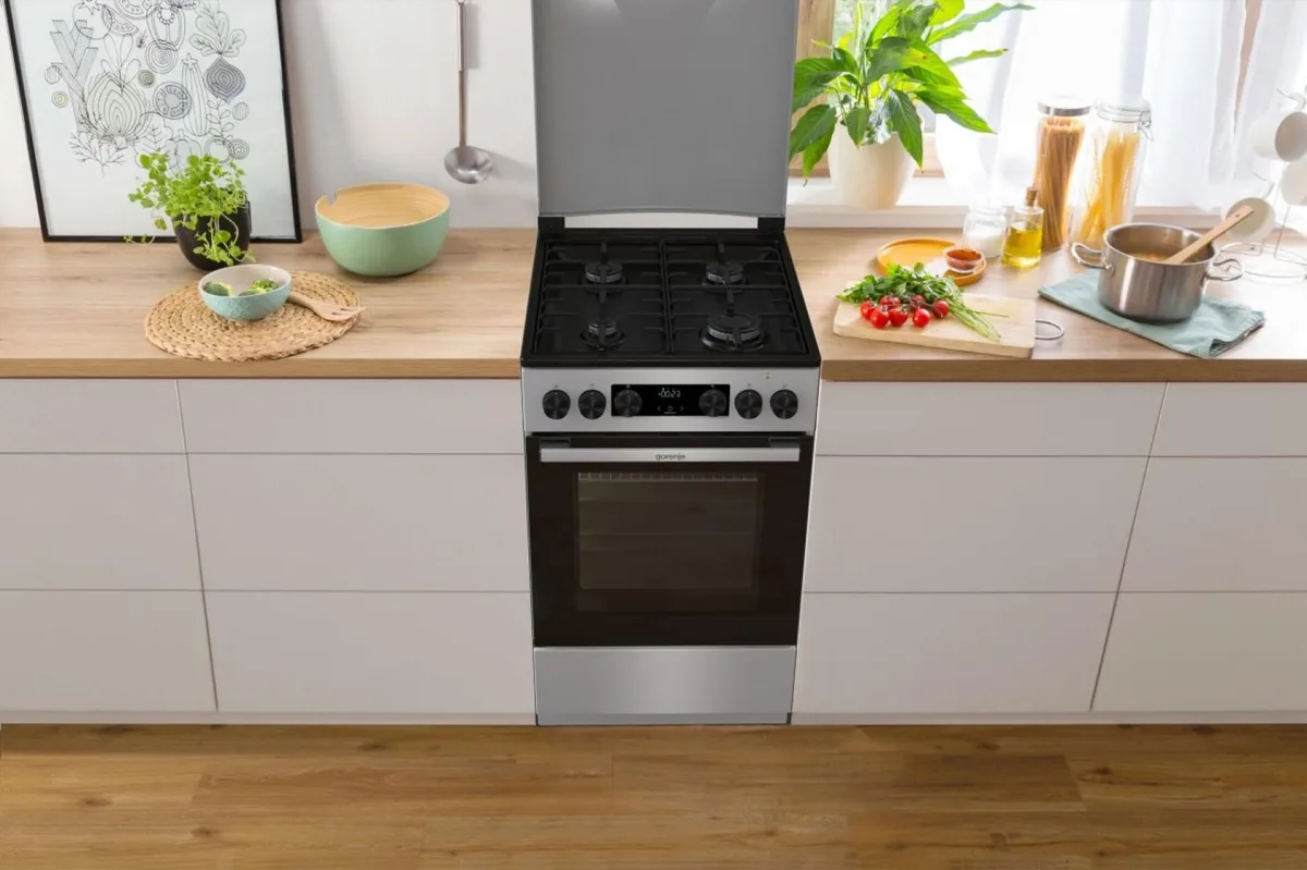 Плита Gorenje комбінована 70л 50x60см з дисплеєм для приготування їжі духовка варильна поверхня