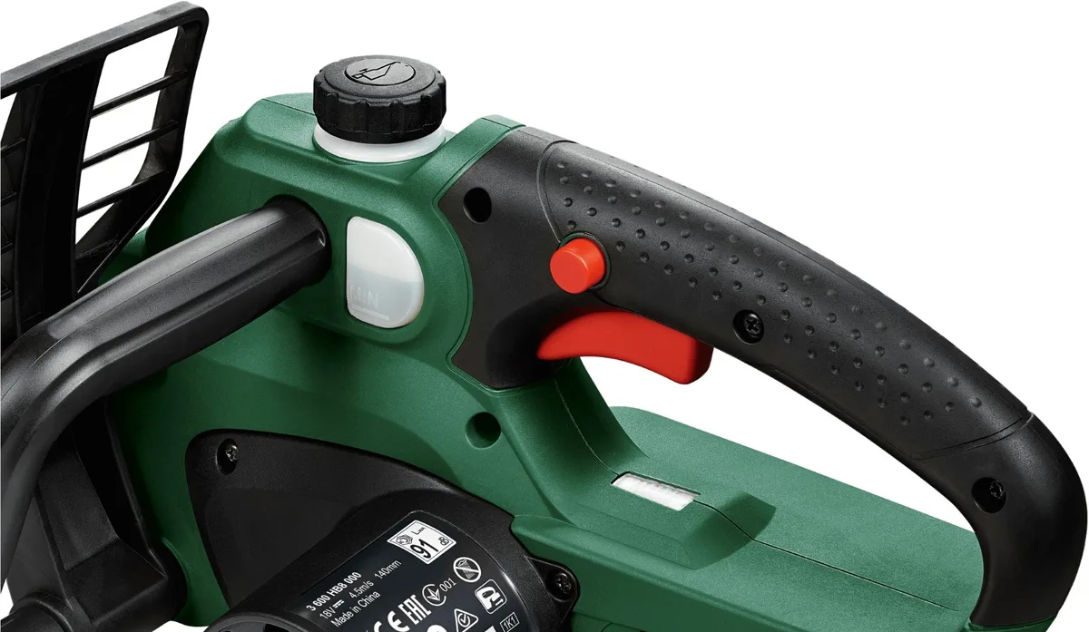 Аккумуляторная цепная пила Bosch UniversalChain 18, 18В, 20см, 3кг (без батареи и зарядного устройства)