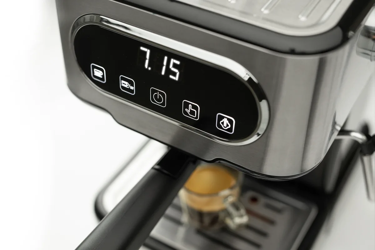 Кавоварка Gorenje ріжкова 1.5л, для меленої кави, з ручним капучинатором, з нержавіючої сталі.