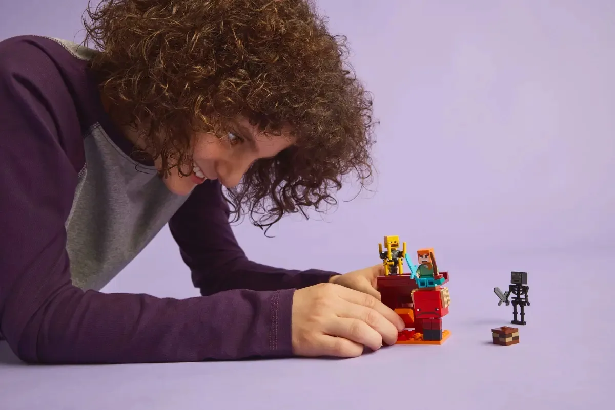 Конструктор LEGO Minecraft Битва з лавою у Незері
