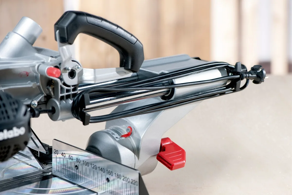 Пила торцювальна Metabo 1700 Вт диск 216 мм для деревини та пластику