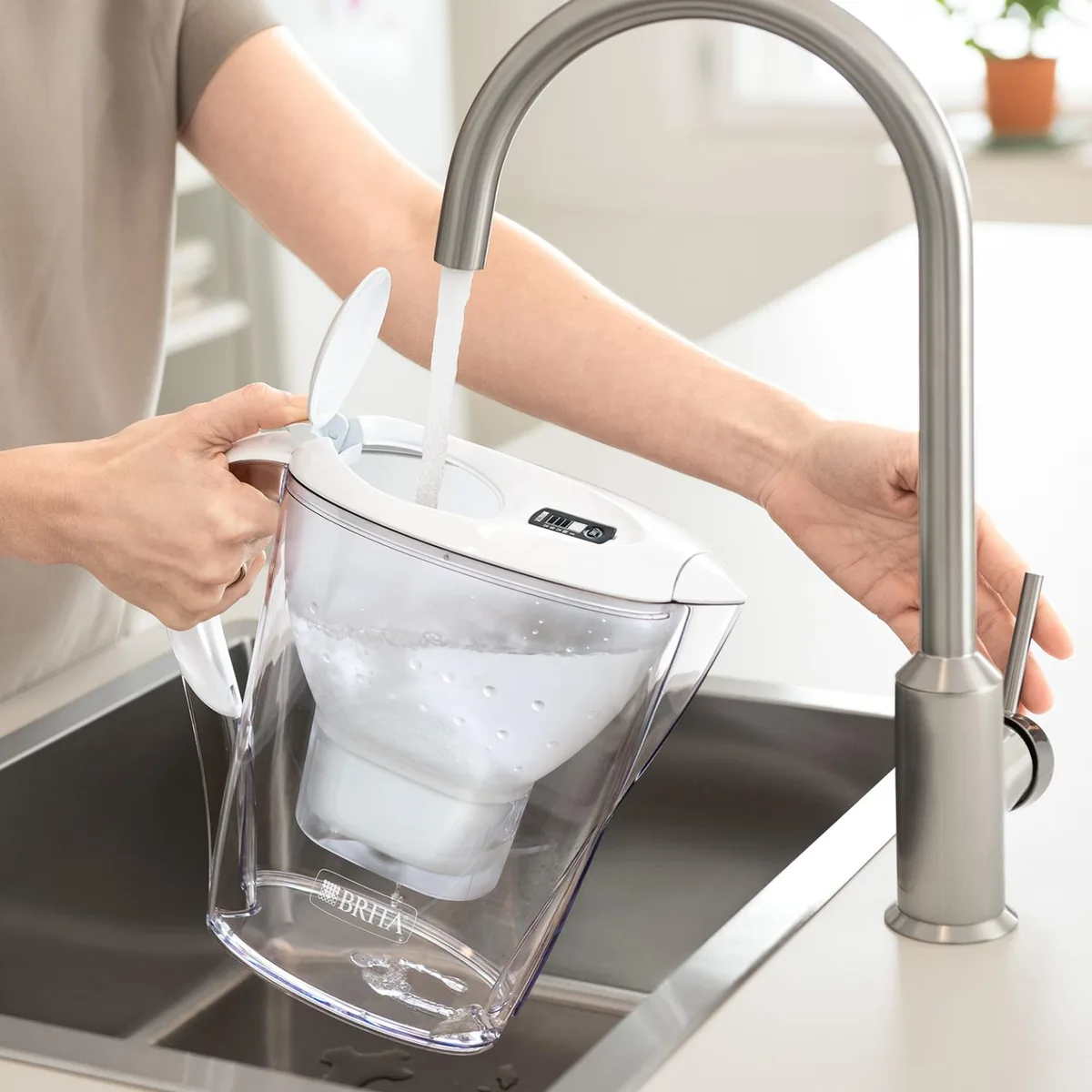 Фильтровальный кувшин Brita Marella XL Memo MXPro 35л (2л чистой воды) с белыми фильтр-картриджами (3 шт)
