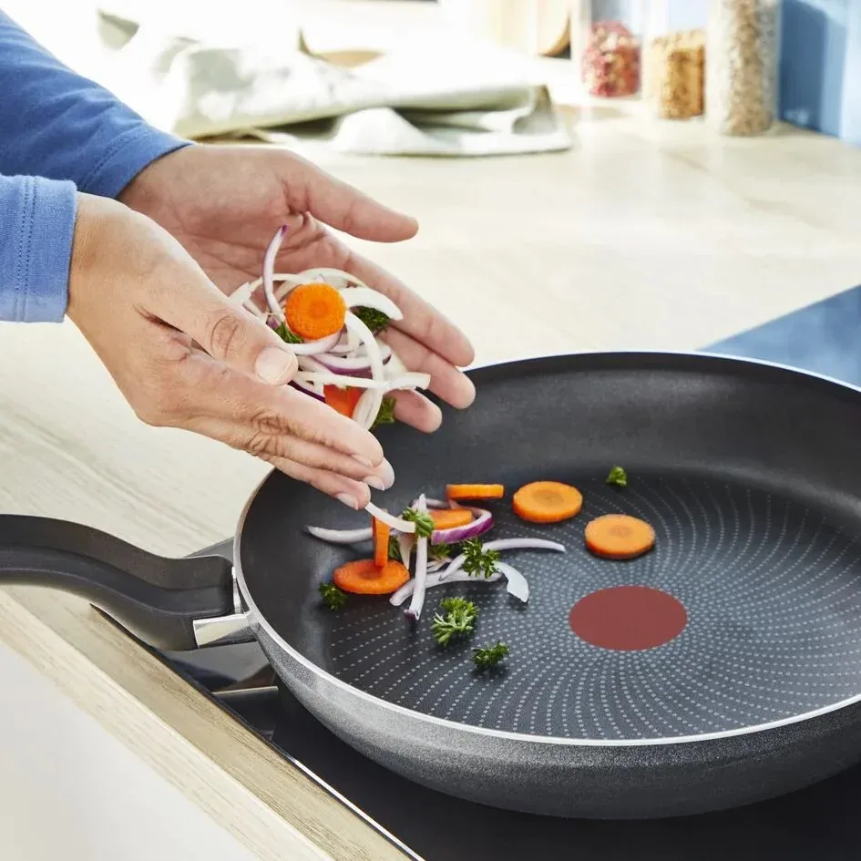 Сковорода Tefal алюмінієва 28 см чорна з кришкою