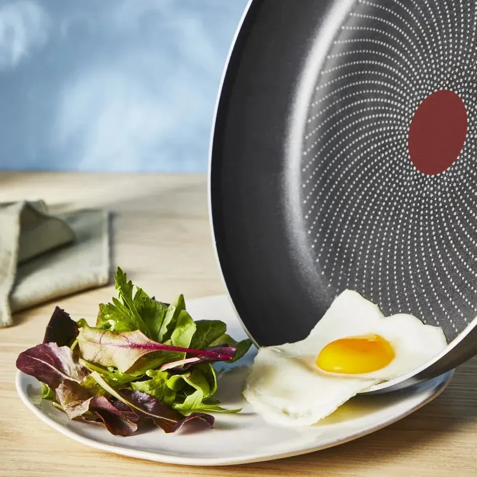 Сковорода Tefal алюмінієва 28 см чорна з кришкою