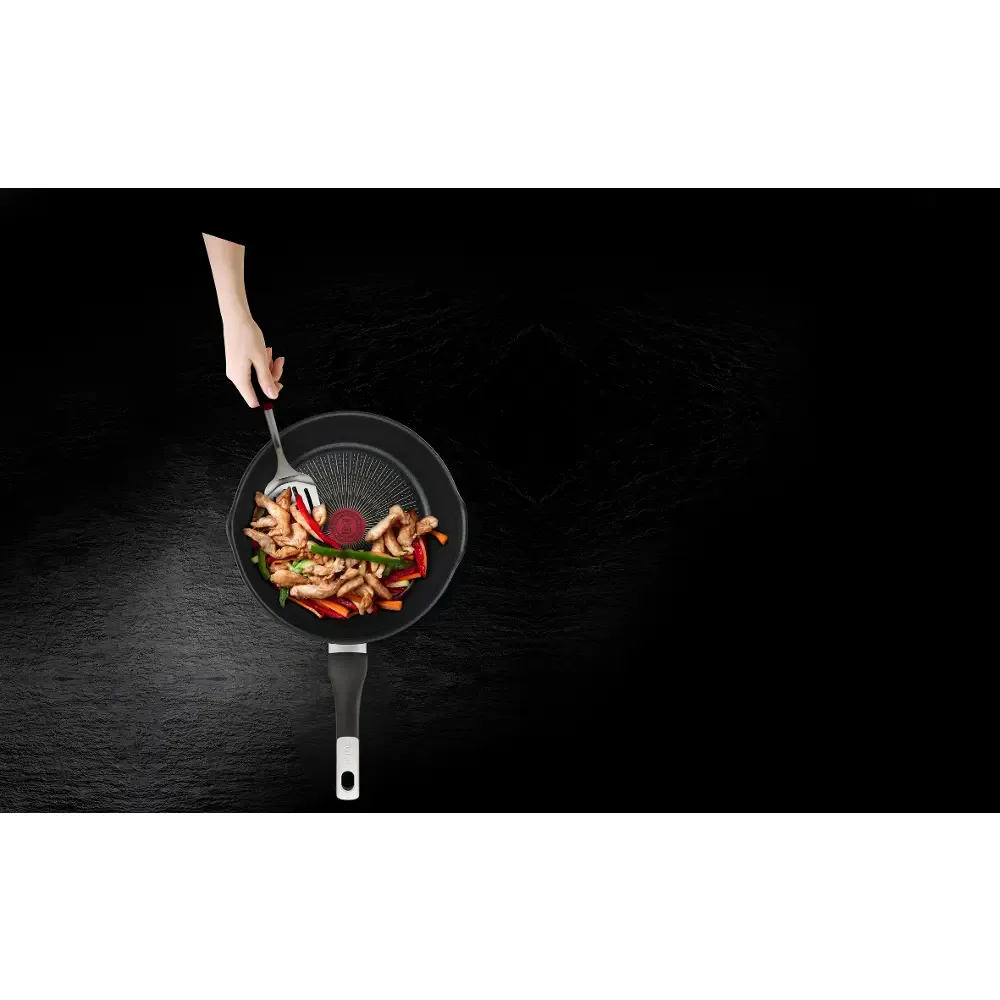 Глибока сковорода Tefal Unlimited, 22 см, алюмінієва, з бакелітовою ручкою, чорного кольору.