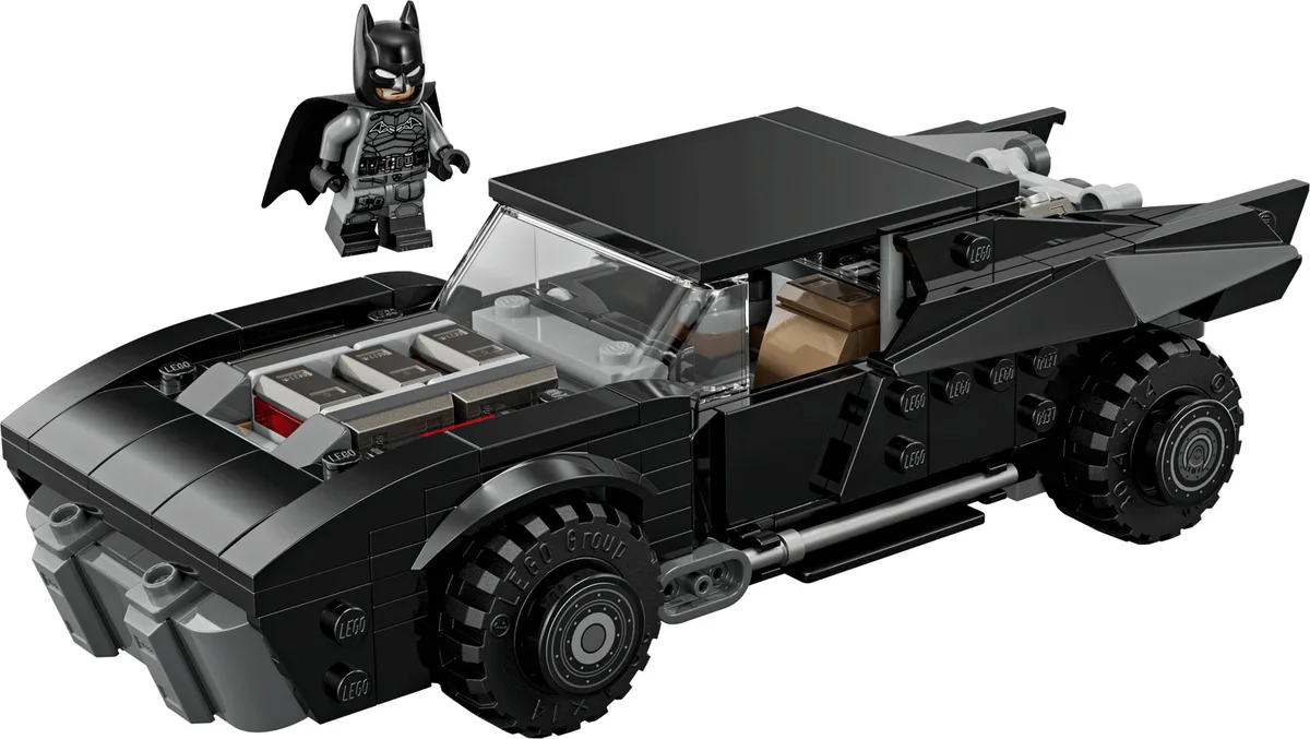 Конструктор LEGO Super Heroes сірий Бетмобіль для дітей від 9 років