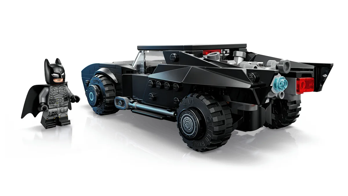 Конструктор LEGO Super Heroes сірий Бетмобіль для дітей від 9 років