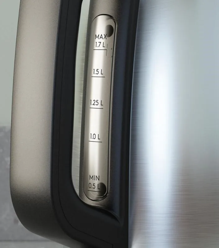 Електрочайник Electrolux Метал 1,7 л Нержавіюча сталь чорний