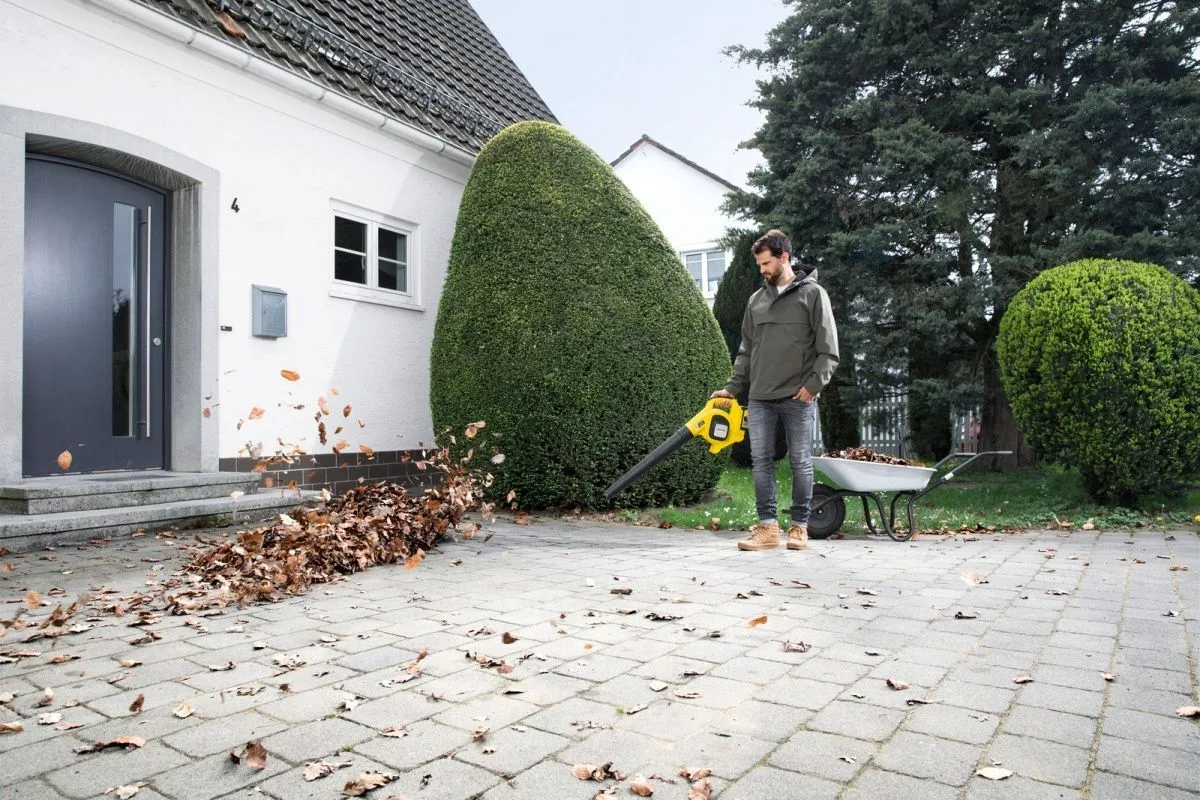 Акумуляторний садовий повітродув Karcher LBL 4 36В, 330 куб. м/год, 2.2 кг (без батареї та зарядного пристрою)