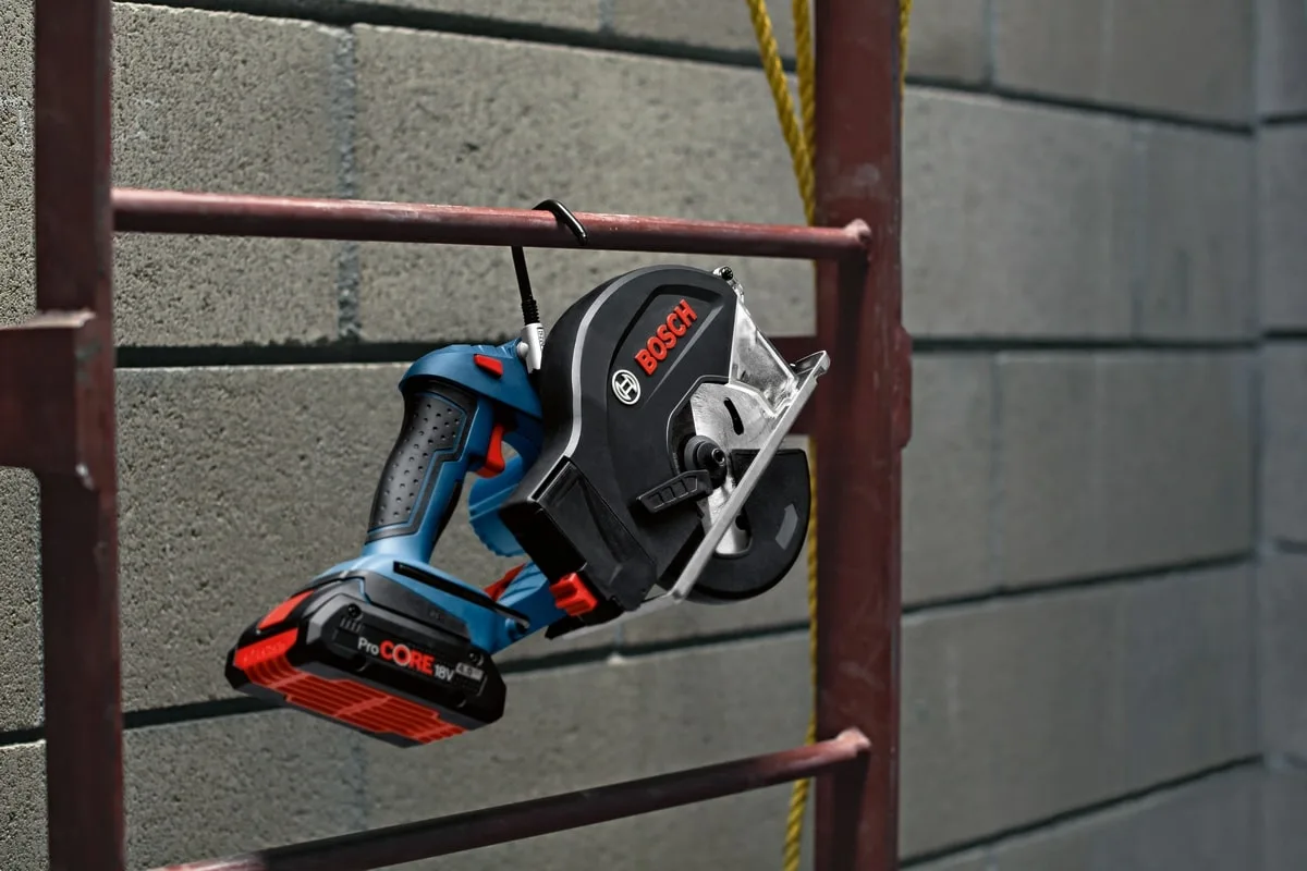 Акумуляторна дискова пила Bosch Professional GKM 18V-50 18В 2х5А·год 136мм 4250об/хв 2.2кг